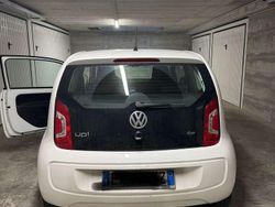Bianco Usata 2015 VW up! Due volumi | 8000 € (Buon prezzo)