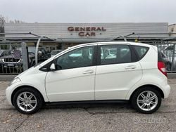 Bianco Usata 2011 Mercedes A160 Executive Tre volumi | 4000 € (Cara)