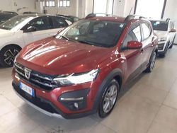 Amaranto Usata 2022 Dacia Sandero Comfort Tre volumi | 11.990 € (Ottimo prezzo)