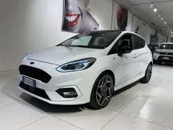 Bianco tetto nero Usata 2018 Ford Fiesta ST-Line Due volumi | 11.900 € (Buon prezzo)