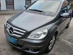 Grigio Usata 2012 Mercedes B180 Executive Monovolume | 4200 €