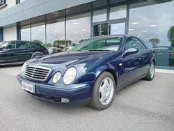 Blu metalizzato Usata 1998 Mercedes CLK200 Elegance Cabrio | 5500 € (Buon prezzo)