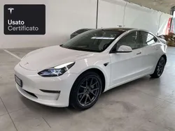 Pearl white multicoat Usata 2023 Tesla Model 3 Long Range Tre volumi | 34.500 € (Buon prezzo)