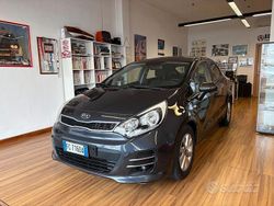 Grigio Usata 2016 Kia Rio Tre volumi | 7900 € (Buon prezzo)