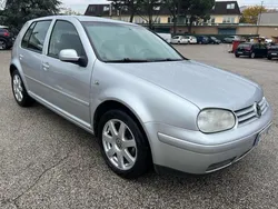 Grigio Usata 2003 VW Golf IV Highline Tre volumi | 2250 € (Buon prezzo)