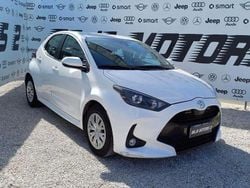 Bianco Usata 2022 Toyota Yaris Active Tre volumi | 13.300 € (Buon prezzo)