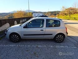 Grigio Usata 2003 Renault Clio II Tre volumi | 1200 €