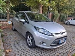 Grigio Usata 2012 Ford Fiesta Titanium Tre volumi | 4000 € (Buon prezzo)