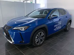 Blu/azzurro Usata 2021 Lexus UX 300e Luxury Line SUV | 38.690 €