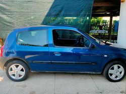 Blu Usata 2004 Renault Clio II Tre volumi | 2500 € (Cara)