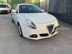 Bianco Usata 2013 Alfa Romeo Giulietta Distinctive Tre volumi | 5999 € (Buon prezzo)