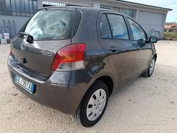 Grigio Usata 2009 Toyota Yaris Tre volumi | 4500 € (Buon prezzo)