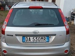 Grigio Usata 2006 Ford Fiesta Ghia Tre volumi | 1950 € (Buon prezzo)