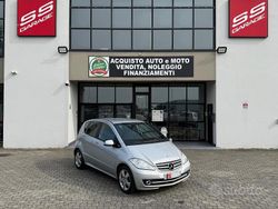 Grigio Usata 2009 Mercedes A180 Avantgarde Tre volumi | 3900 € (Buon prezzo)