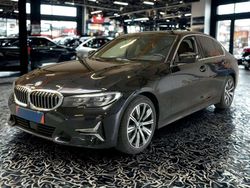 Black sapphire metallic Usata 2020 BMW 318 Luxury Line Tre volumi | 29.980 € (Molto cara)