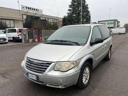 Argento Usata 2005 Chrysler Voyager Monovolume | 1490 € (Ottimo prezzo)