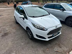 Usata 2013 Ford Fiesta Due volumi | 7300 € (Buon prezzo)