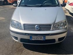 Grigio Usata 2007 Fiat Punto Due volumi | 3400 € (Molto cara)