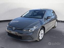 Grigio Usata 2022 VW Golf Life Tre volumi | 20.500 € (Buon prezzo)