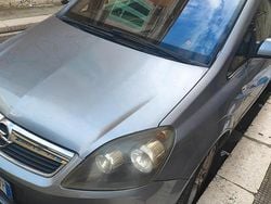 Grigio Usata 2007 Opel Zafira Monovolume | 1500 € (Buon prezzo)