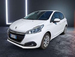 Bianco Usata 2015 Peugeot 208 Active Due volumi | 5900 € (Buon prezzo)