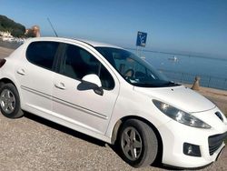 Bianco Usata 2010 Peugeot 207 Tre volumi | 5500 € (Buon prezzo)