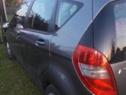 Usata 2009 Mercedes A180 Tre volumi | 700 €