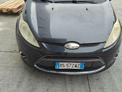 Grigio Usata 2009 Ford Fiesta Titanium Tre volumi | 2560 € (Super prezzo)