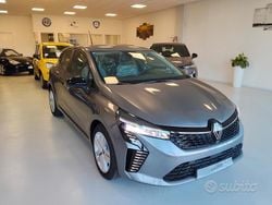 Grigio Nuova 2025 Renault Clio V Evolution Tre volumi | 19.700 € (Cara)