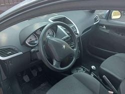 Blu/azzurro Usata 2011 Peugeot 207 Tre volumi | 3500 € (Buon prezzo)