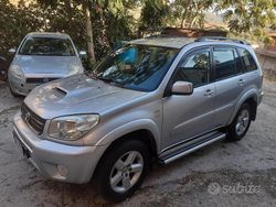 Grigio Usata 2004 Toyota RAV4 SUV | 5300 € (Cara)