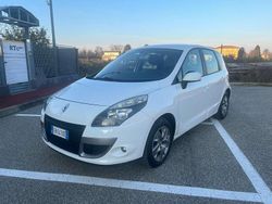 Bianco Usata 2011 Renault Scénic III Luxe Monovolume | 4999 € (Buon prezzo)