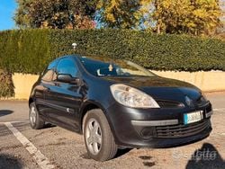 Grigio Usata 2007 Renault Clio II Tre volumi | 2800 € (Buon prezzo)