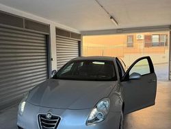 Grigio Usata 2011 Alfa Romeo Giulietta Tre volumi | 5999 € (Molto cara)