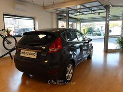 Gray Usata 2011 Ford Fiesta Titanium Tre volumi | 4300 € (Buon prezzo)