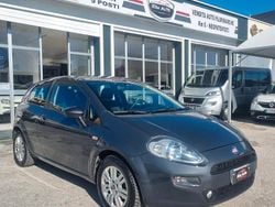 Nero Usata 2015 Fiat Punto Lounge Tre volumi | 5900 € (Buon prezzo)