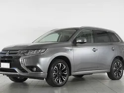 Grigio Usata 2018 Mitsubishi Outlander P-HEV Instyle SUV | 20.800 €