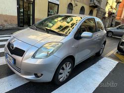 Grigio Usata 2008 Toyota Yaris Tre volumi | 2500 € (Super prezzo)