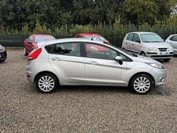 Grigio Usata 2009 Ford Fiesta Titanium Tre volumi | 3490 € (Buon prezzo)