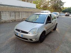 Usata 2007 Ford Fiesta Ghia Due volumi | 1500 € (Ottimo prezzo)