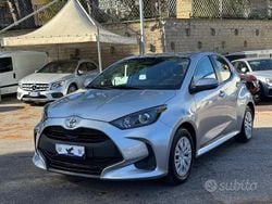 Grigio Usata 2025 Toyota Yaris Hybrid Active Tre volumi | 17.900 € (Super prezzo)