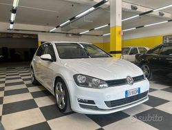 Bianco Usata 2014 VW Golf VII Highline Due volumi | 9990 € (Molto cara)