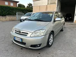 Grigio Usata 2005 Toyota Corolla Sol Tre volumi | 2500 € (Buon prezzo)