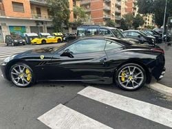 Nero Usata 2011 Ferrari California Cabrio | 115.000 € (Molto cara)