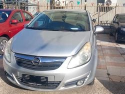 Argento Usata 2009 Opel Corsa Enjoy Tre volumi | 3500 € (Buon prezzo)