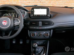 Nero Usata 2017 Fiat Tipo Lounge Tre volumi | 10.000 € (Cara)