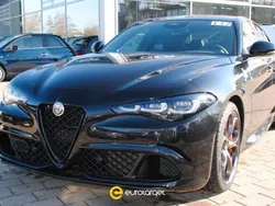 Nero Nuova 2025 Alfa Romeo Giulia Quadrifoglio Tre volumi | 92.950 € (Cara)