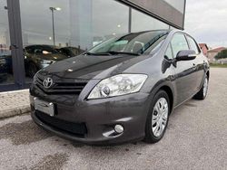 Grigio scuro Usata 2010 Toyota Auris Sol Tre volumi | 5900 € (Buon prezzo)