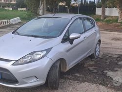 Grigio Usata 2011 Ford Fiesta Tre volumi | 4800 € (Buon prezzo)