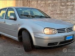 Grigio Usata 2002 VW Golf IV Tre volumi | 1600 € (Cara)
